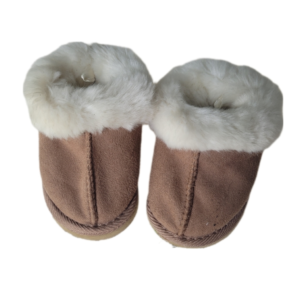 Toddler Fuzzy Slippers Faux Suede & Fur size 3/4